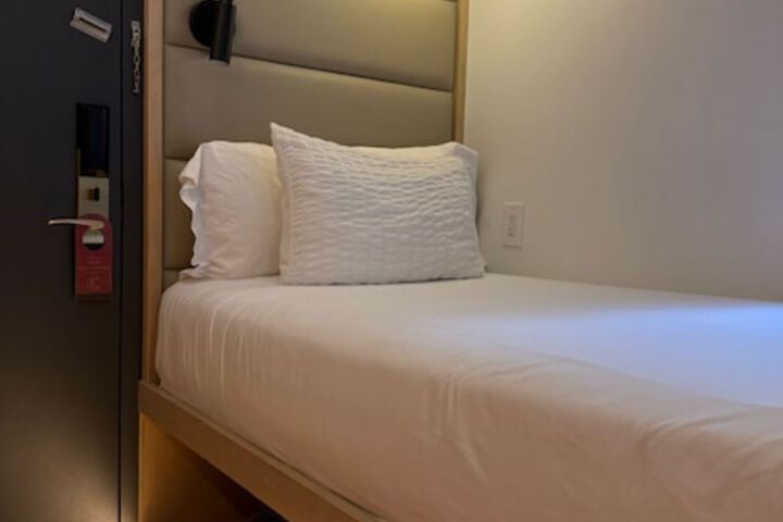 Room 49 of 76