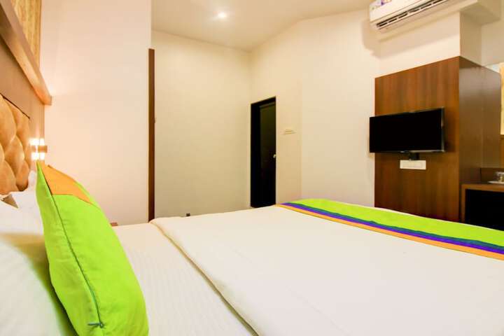 Room 17 of 33