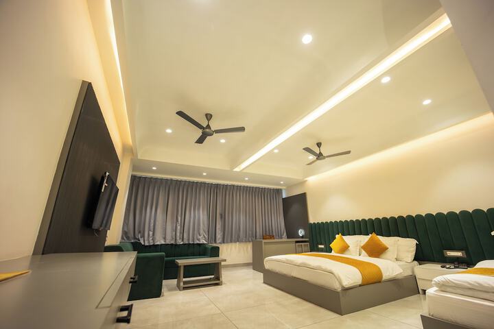 Room 13 of 36