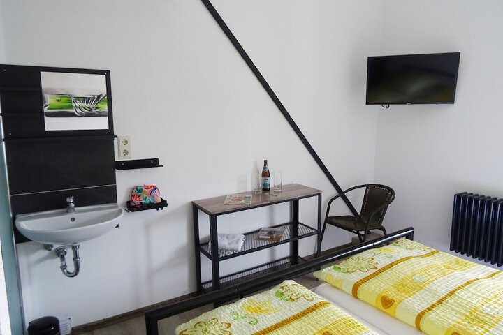 Room 9 of 442