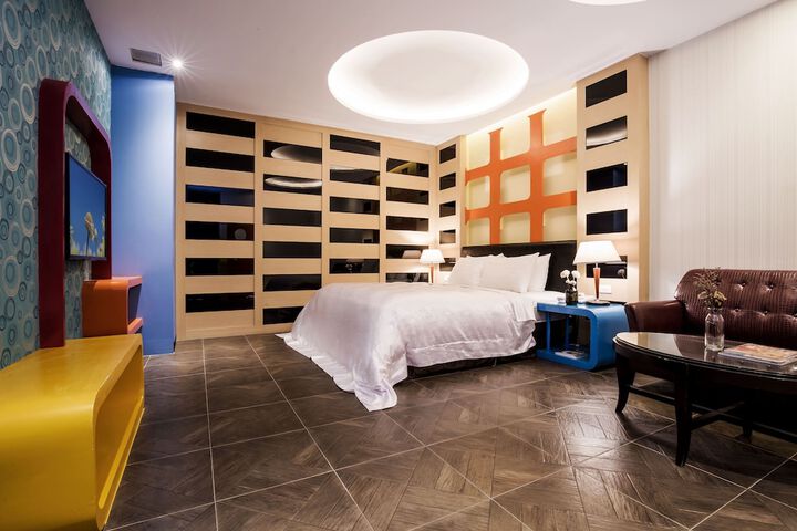 Room 28 of 86