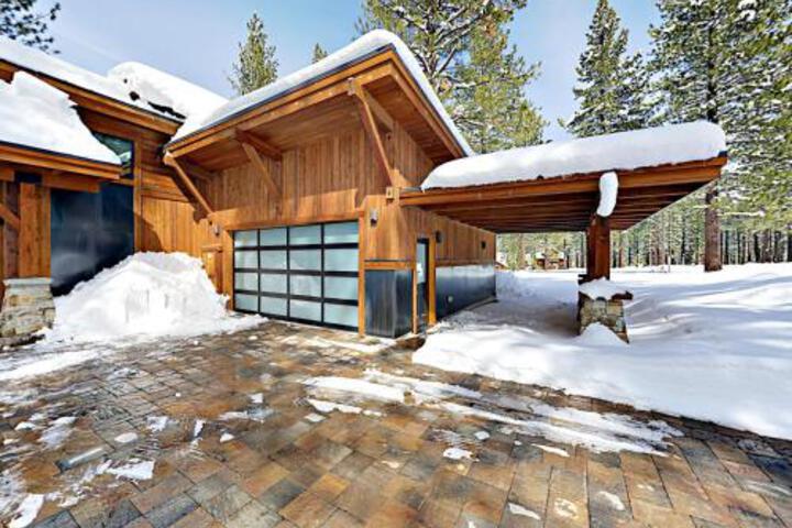 11090 Henness Road Home in Truckee, CA