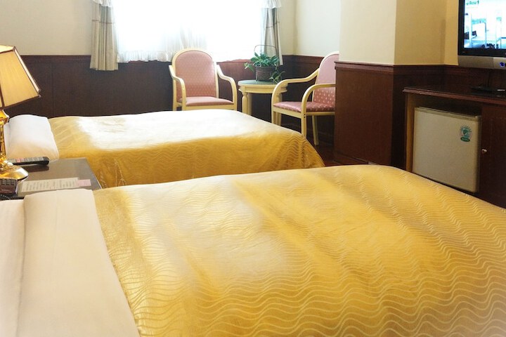 Room 9 of 122