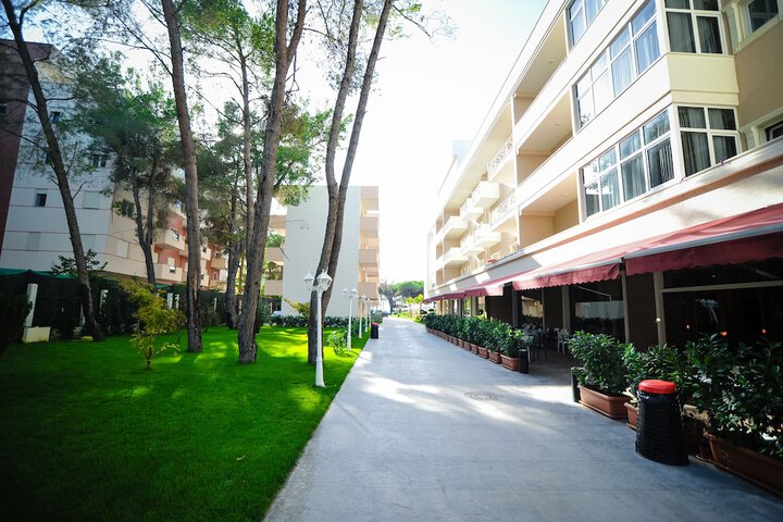 Hotel Exterior 81 of 86