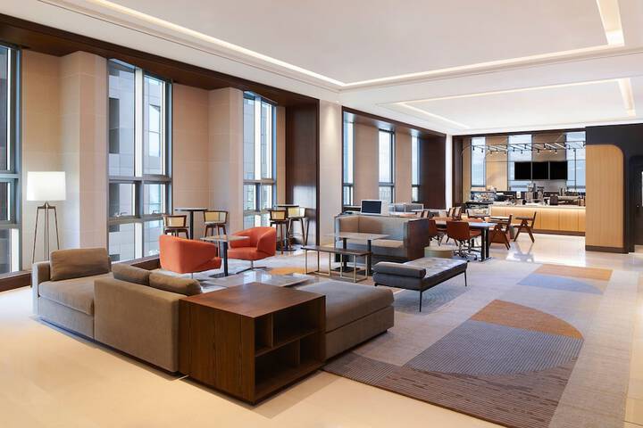 Entrance & Lobby