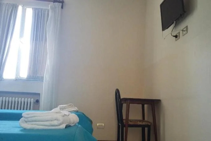 Room 7 of 19