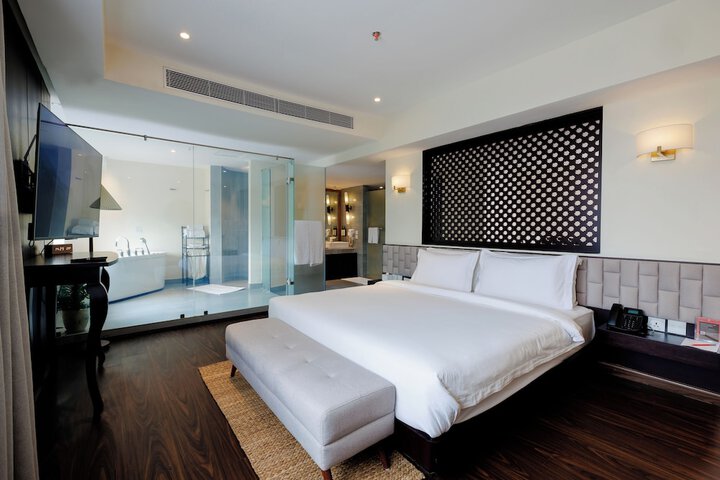 Room 45 of 153