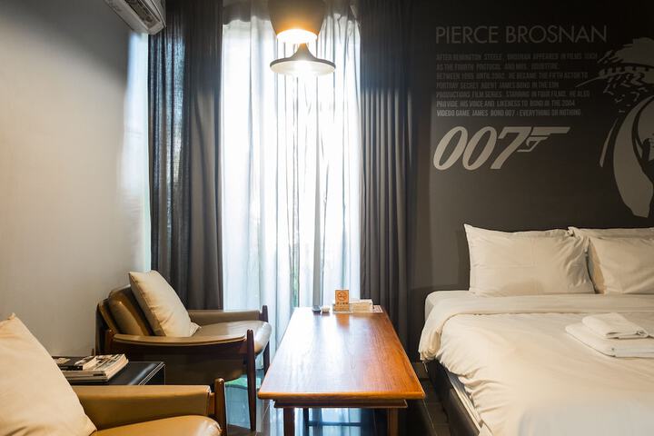 Room 44 of 100
