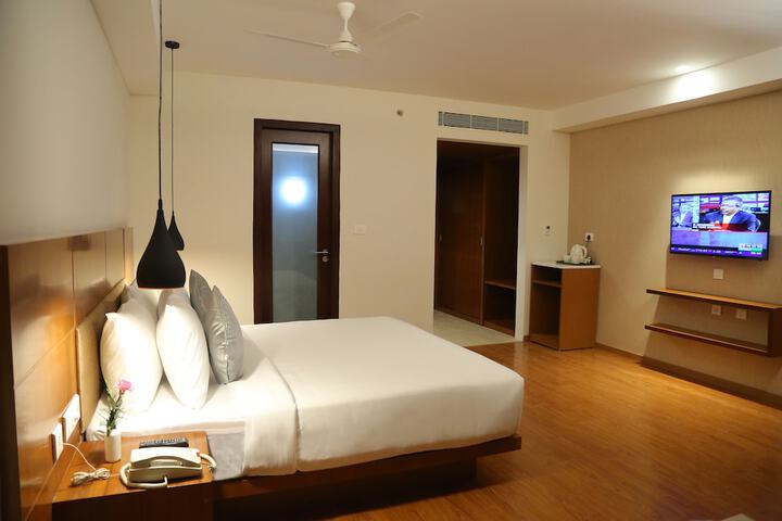 Room 6 of 150