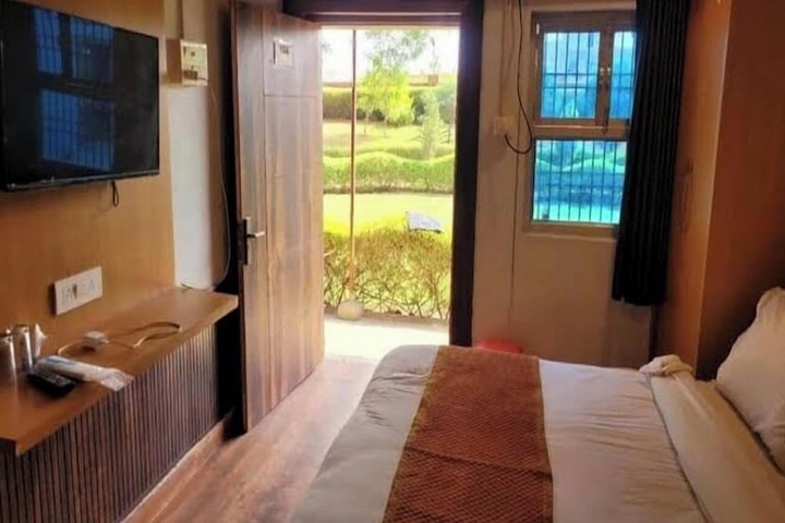 Room 2 of 6