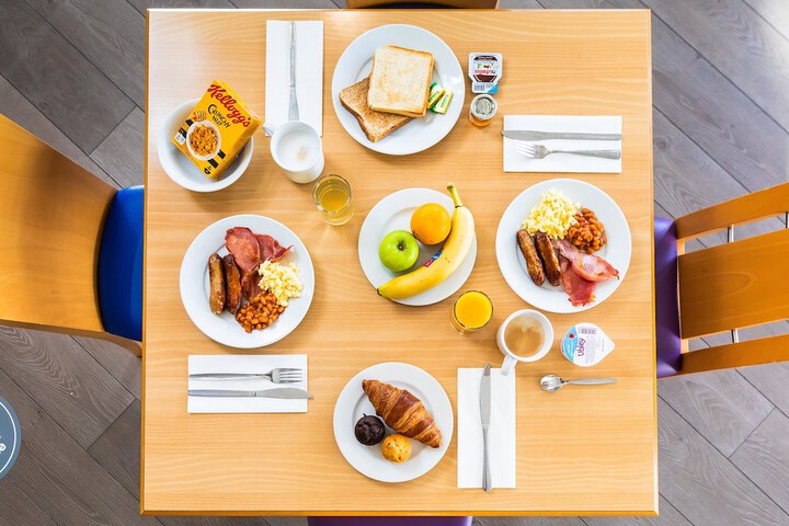 Breakfast/Coffee Service 24 of 32
