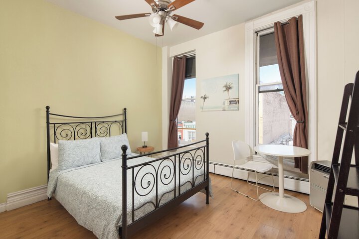 Room 15 of 40