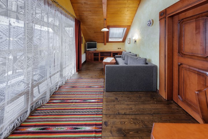 Room 3 of 51