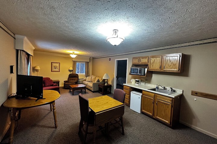 Room 11 of 28