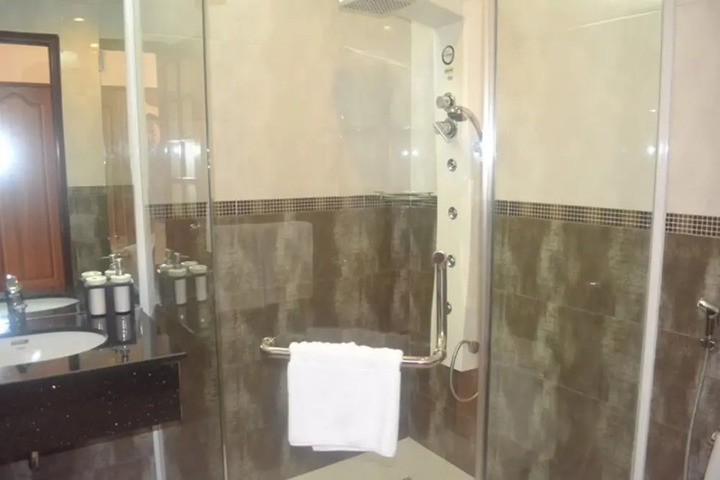 Hotel Suite Photo