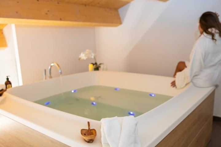 Hot Tub 97 of 148