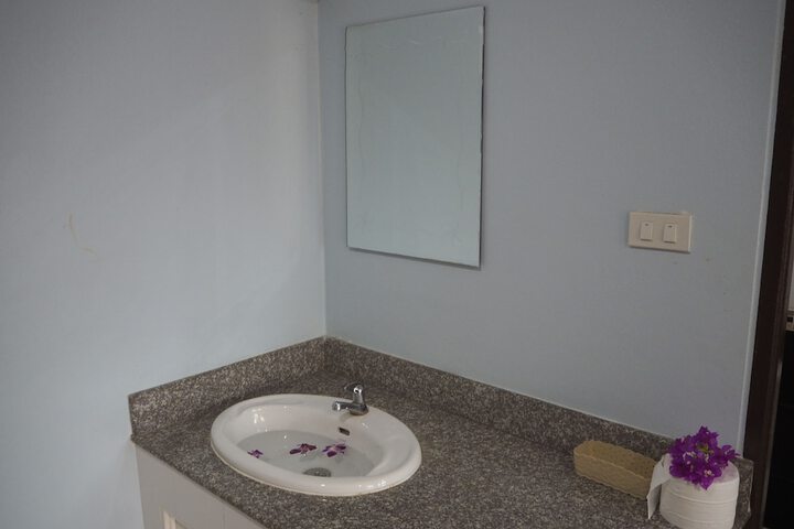Room 17 of 32