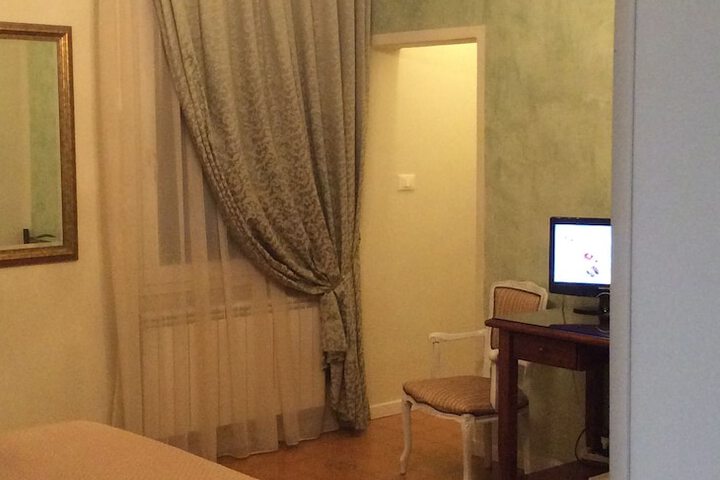 Room 12 of 20
