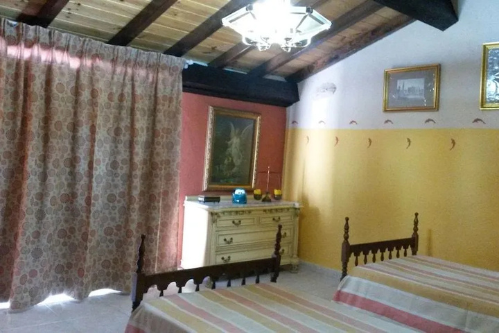 Room 4 of 13
