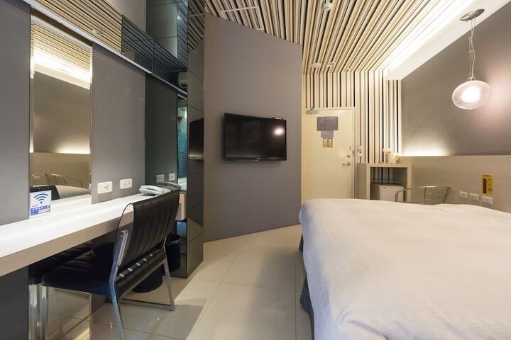 Room 8 of 52