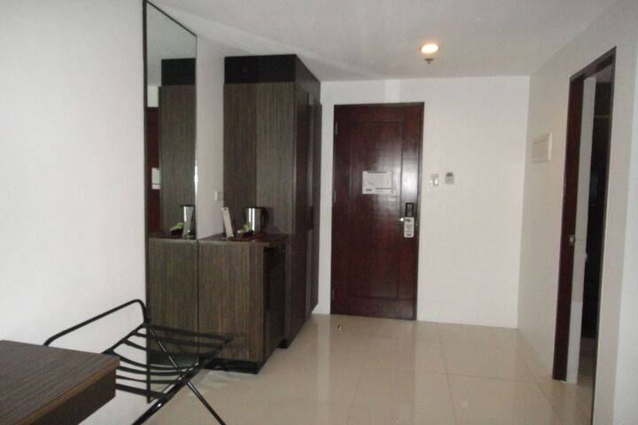 Room 6 of 25