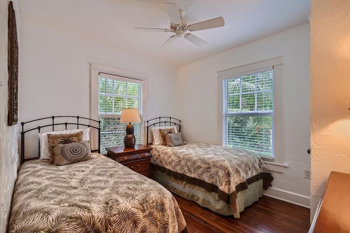 Room 2 of 10