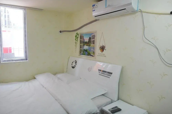 Room 2 of 6