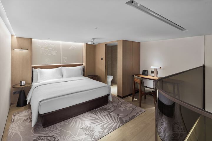 Room 11 of 38