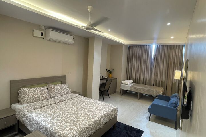 Room 11 of 37