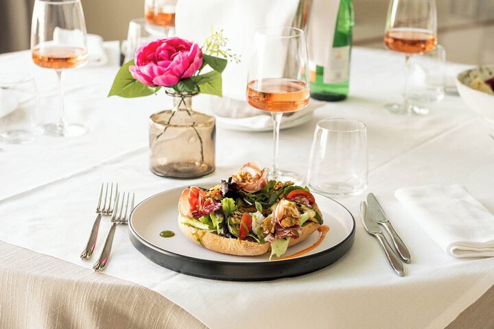 Dining 55 of 76
