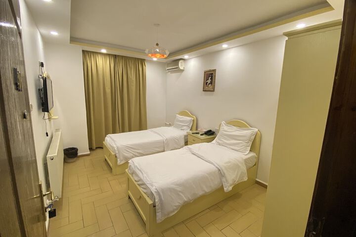 Room 3 of 44