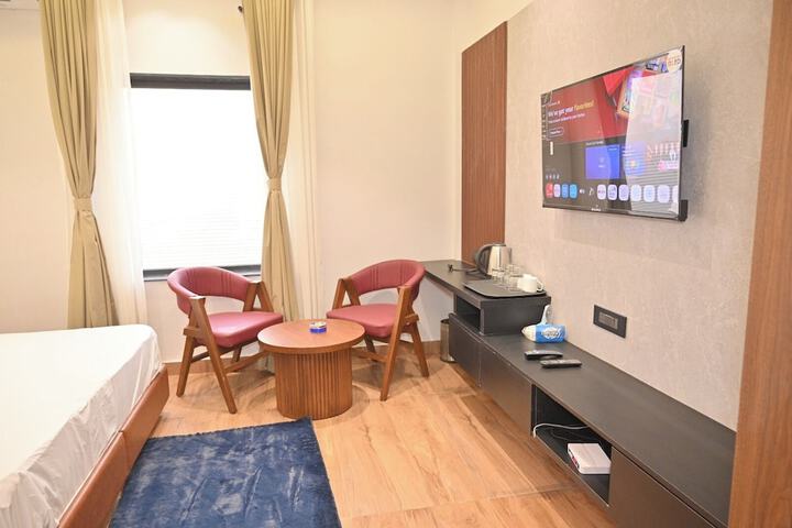Room 2 of 11