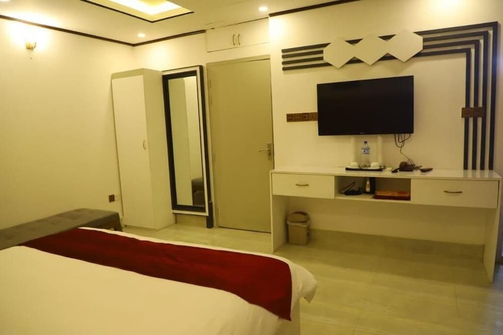 Room 20 of 39