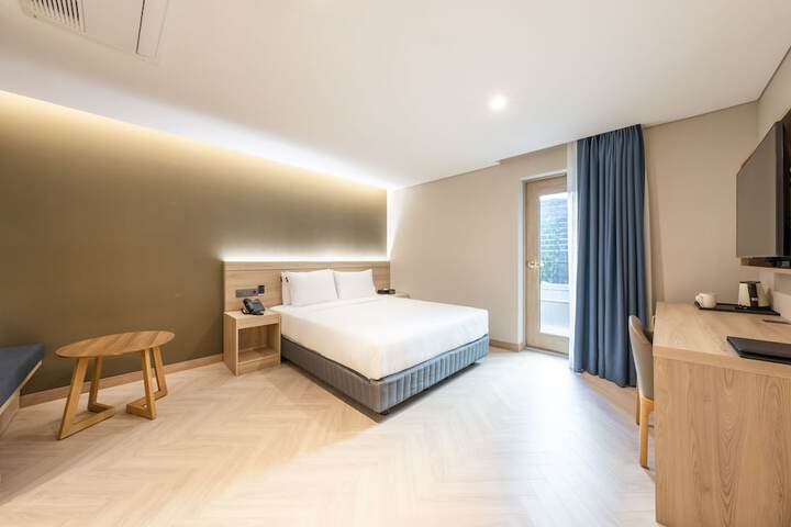 Room 25 of 144