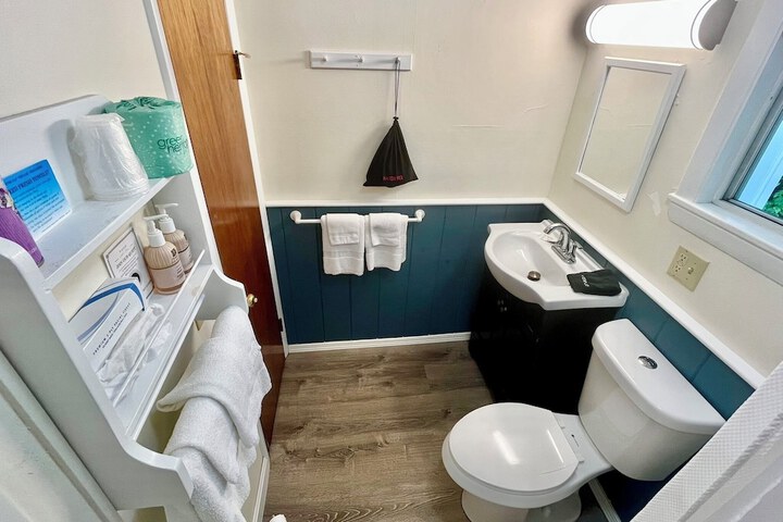 Room 72 of 106