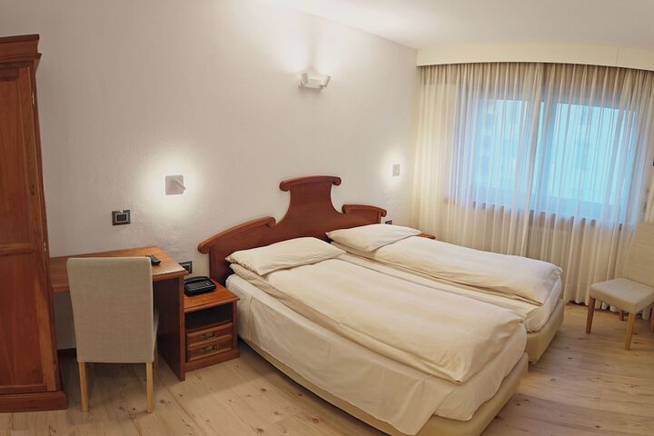 Room 8 of 53