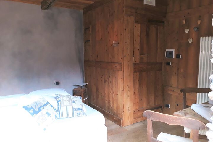 Room 27 of 36