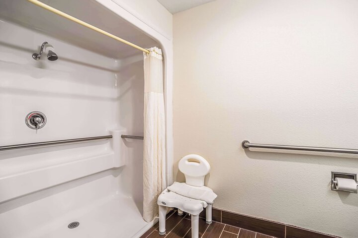 2 Double Beds Accessible (4 of 6)