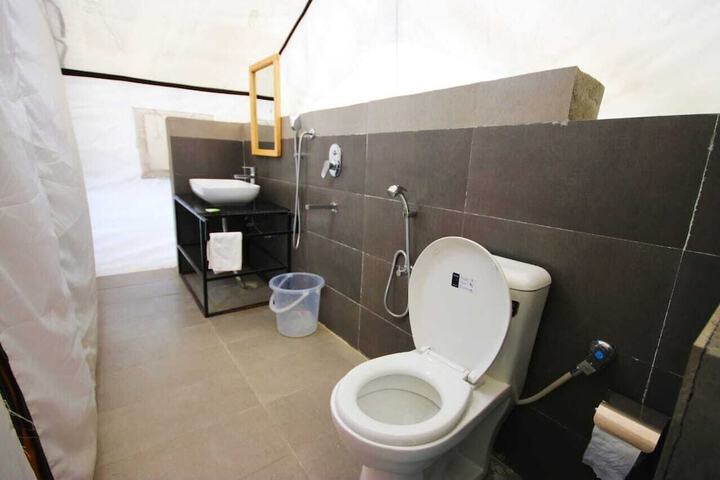 Room 4 of 18