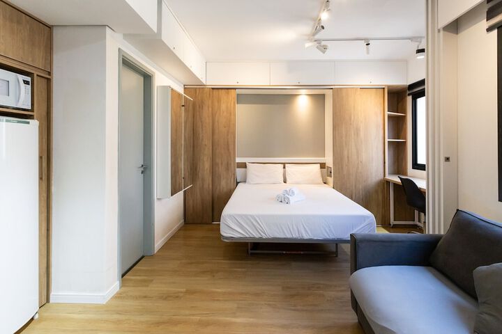 Room 10 of 28
