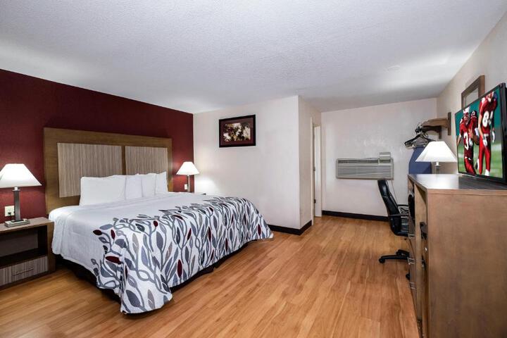 Superior King Bed Large (5 of 22)