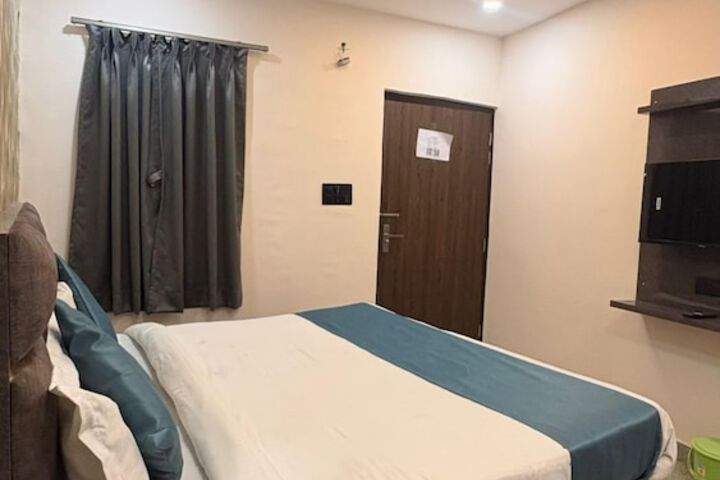 Room 8 of 42