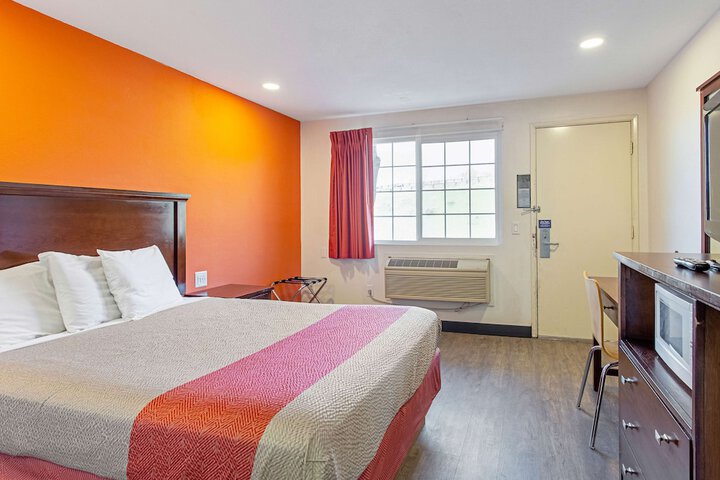 Room 17 of 50