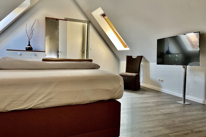 Room 6 of 37