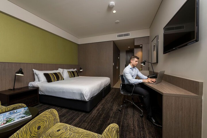 Room 10 of 39