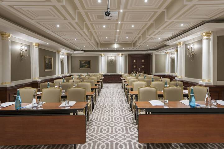 Ballroom/Hall 31 of 37