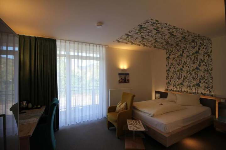 Room 2 of 110
