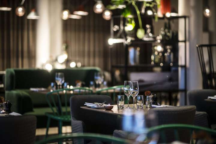 Dining 76 of 88