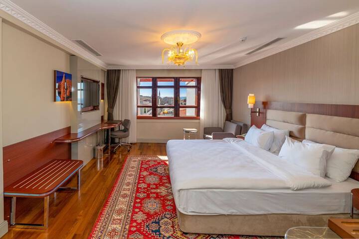 Room 41 of 102