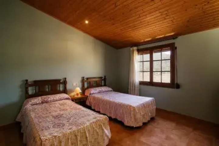 Room 6 of 10